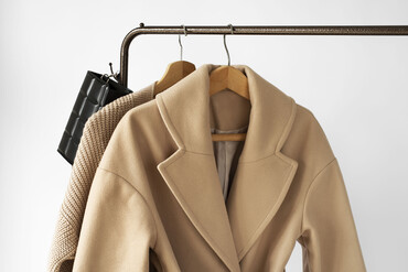 Qu� hacer con tus abrigos de invierno antes de guardarlos (y por qu� deber�as llevarlos a la tintorer�a)