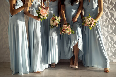 Vestidos de invitada perfectos en primavera: c�mo limpiarlos y conservarlos tras bodas y eventos
